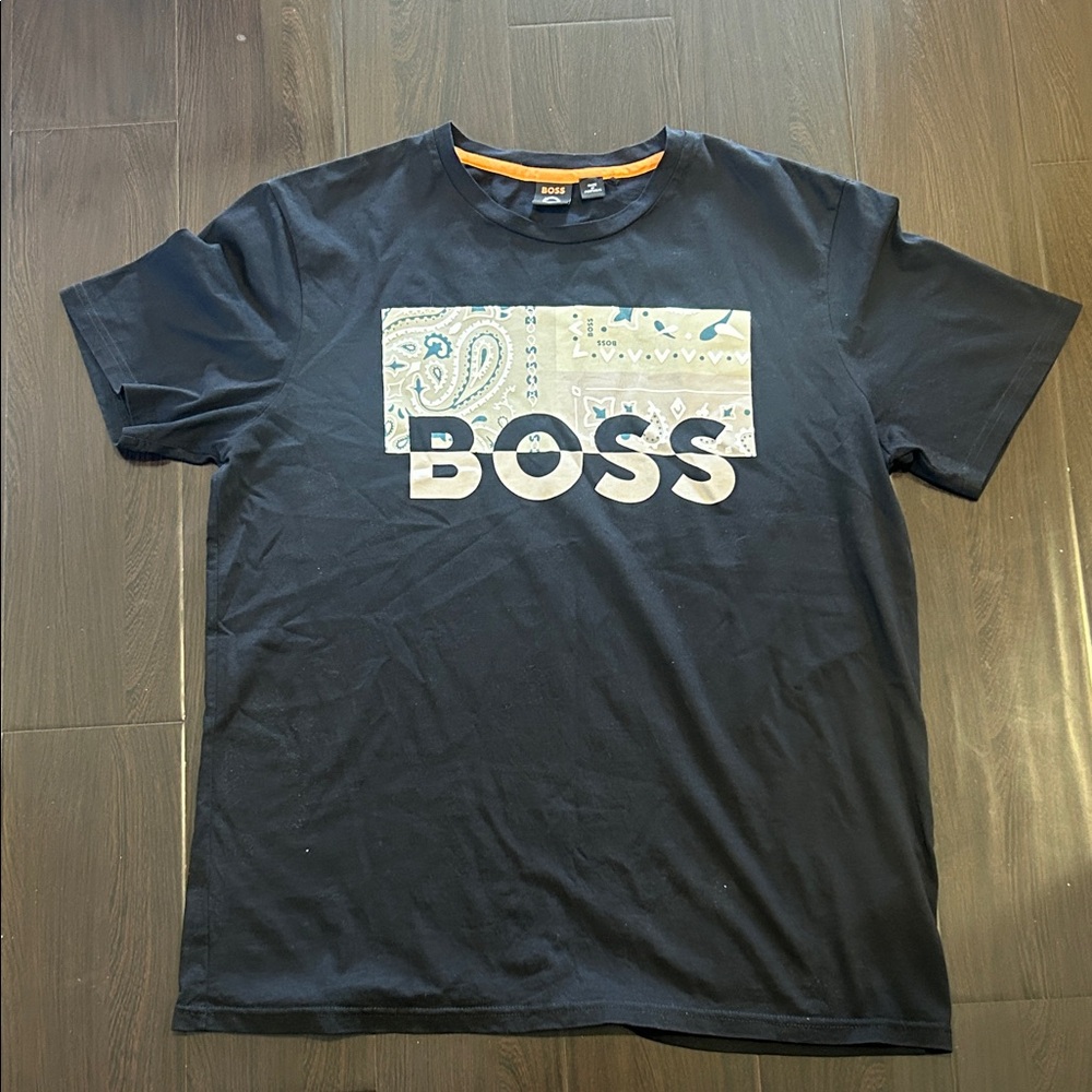100% Authentic Boss Men's Navy Graphic T-Shirt XXL